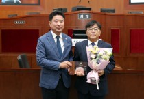 [경기티비종합뉴스] 오산시의회 성길용의장, 제285회 제1차정례회 명예의장으로  허남윤 오산대학교 총장 위촉