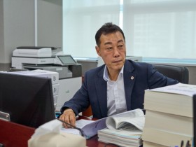 [경기티비종합뉴스] 경기도의회 경제노동위원회 이용호 부위원장 “실적 140% 노사민정협의회, 정책 반영은 전무… 겉핥기 운영 질타”