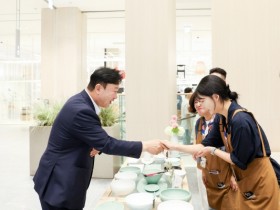 [경기티비종합뉴스] 성수석 이천시장, 롯데백화점 동탄점 이천도자기 팝업 현장 방문