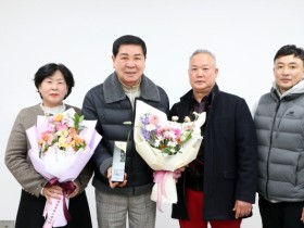 [경기티비종합뉴스] 수원특례시의회 유재광 의원, 호매실 체육진흥회로부터 감사패 수상