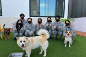 [경기티비종합뉴스] 경기도시장상권진흥원, 4년째 유기동물 보호 봉사활동 전개…“생명존중 문화 확산 앞장”