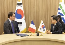 [경기티비종합뉴스] 김동연, 필립 베르투 주한 프랑스대사 만나 “반도체·AI·스타트업 분야 협력 관계 한층 강화되길 희망”