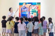 [경기티비종합뉴스] (재)용인문화재단 이상일 이사장, 인문화재단, 2026년 기획전시 <그림 깨우기-크리스토프 루크헤베를레 展> 성료
