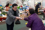 [경기티비종합뉴스] 오산시의회 이상복 의장, 설 명절 앞두고 전통시장 찾아   민생․지역경제 점검