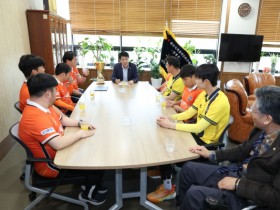 [경기티비종합뉴스] 화성특례시의회, 화성시각축구단 우승 축하… “전국대회 우승 쾌거… 도전과 열정에 응답하는 지원 이어갈 것”