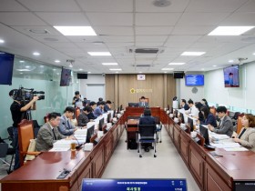 [경기티비종합뉴스]경기도의회 의회운영위원회 장한별 위원장, 추경·조례심사 및 의회사무처 업무보고 실시