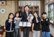 [경기티비종합뉴스] 이상일 용인특례시장, 새 단장 마친 서원초 미래형 과학실 찾아 학생들과 소통