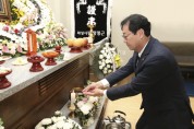 [경기티비종합뉴스] 정명근 화성시장, ‘화성 아리셀 공장 화재’희생자 첫 빈소 방문 후 유가족을 위한 행정력 총동원 지시