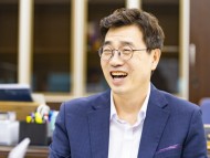 [경기티비종합뉴스] "특별 인터뷰" 최원용 평택시장 “도시의 성장을 시민의 행복으로…평택에서 사는 것이 좋아졌다는 말 듣겠다”