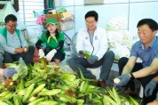 [경기티비종합뉴스] 이상일 용인특례시장, 이동읍 새마을부녀회 ‘지역농가 상생 위한 옥수수 판매 행사’ 참석