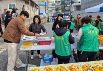 [경기티비종합뉴스] 경기도시장상권진흥원 , 지역 어르신 300여 명에 짜장면 대접…상인회, 중식당 등 지원 나서