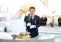 [경기티비종합뉴스] 수원특례시의회, 현충탑 참배…  을사년 새해, 시민을 위한 의정활동 다짐