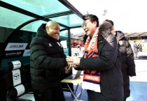 [경기티비종합뉴스] 구단주 정명근 화성시장, 화성FC 첫 K리그2 경기 아쉬운 패배 속에도 강한 조직력과 투지 선보여