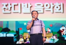 [경기티비종합뉴스] 수원특례시의회 이재식 의장, '잔디밭음악회 – 밤을 잊은 그대에게' 참석… “시민과 함께한 특별한 여름밤”