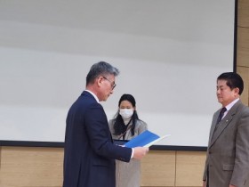 [경기티비종합뉴스] 수원특례시의회 정영모 의원, 한일초등학교 감사장 수상