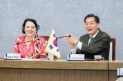 [경기티비종합뉴스] 수원특례시, 영국 명문 사립학교 베넨든스쿨과 수원 경제자유구역 예정지에 분교 설립을 위한 업무협약 체결