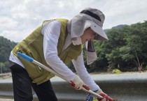 [경기티비종합뉴스] 경기문화재단 유정주 대표이사, 임직원과 함께 가평 수해복구 사회공헌활동 전개