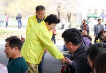 [경기티비종합뉴스] 김경희 이천시장, 만개한 산수유와 함께한 봄  제27회 이천백사산수유꽃축제 성황리 마무리