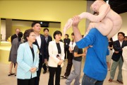 [경기티비종합뉴스] 수원특례시의회 김미경 의장, 수원시립미술관 국제전 개막 축하