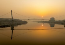 [경기티비종합뉴스] 여주 남한강 출렁다리 임시 운영, 연인들 위한 ‘프러포즈존’ 오픈