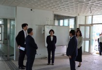 [경기티비종합뉴스] "특집" 이애형 경기도의회 교육행정위원장, 도교육청 한근수 행정국장과 함께 포천 송우초 방문…“학교 유휴공간, 지역사회와 함께해야”