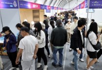 [경기티비종합뉴스] 여주세종문화관광재단 이순열 이사장, 도자기 ‘완판’ 행렬! 제37회 여주도자기축제, 78만 인파 몰리며 지역경제 들썩