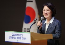 [경기티비종합뉴스] 경기도 추미애 지사, 공무원·워킹맘 선배로 신규 공직자 만난 추 지사,  “처음엔 힘들겠지만 10년쯤 해보면 기량이 생길 것. 칭찬 많이 하라” 등 조언 건네