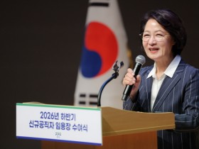 [경기티비종합뉴스] 경기도 추미애 지사, 공무원·워킹맘 선배로 신규 공직자 만난 추 지사,  “처음엔 힘들겠지만 10년쯤 해보면 기량이 생길 것. 칭찬 많이 하라” 등 조언 건네