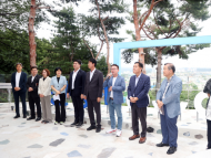 [경기티비종합뉴스] 수원특례시의회 문화체육교육위원회 오세철 위원장, 갤러리 아트랩 개관식·무장애 관광 미니버스 ‘수원어차’ 시승식 참석