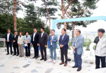 [경기티비종합뉴스] 수원특례시의회 문화체육교육위원회 오세철 위원장, 갤러리 아트랩 개관식·무장애 관광 미니버스 ‘수원어차’ 시승식 참석