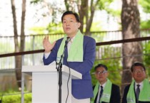[경기티비종합뉴스] 이재준 수원특례시장, 맨발걷기국민운동본부로부터 맨발걷기문화 확산 감사패 받아