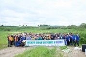[경기티비종합뉴스] 여주시민, 생태계교란 식물 가시박 제거에 힘을 모으다