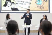 [경기티비종합뉴스] 경기도 김동연 지사 ‘웹툰 도시’ 부천 방문, ‘공포의 외인구단’ 경험 소개하며 “만화는 상상력의 원천” “웹툰 산업 더 지원 계기”