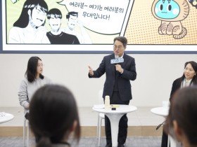 [경기티비종합뉴스] 경기도 김동연 지사 ‘웹툰 도시’ 부천 방문, ‘공포의 외인구단’ 경험 소개하며 “만화는 상상력의 원천” “웹툰 산업 더 지원 계기”