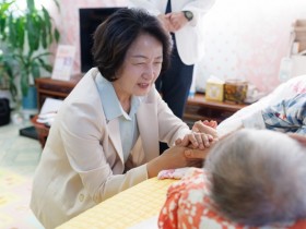 [경기티비종합뉴스] 경기도 추미애 지사, ‘집으로 찾아가는 돌봄의료’ 동행 “환자를 편안히 집에서 돌보는 현장 보니 희망적. 복지서비스도 제공”