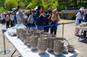 [경기티비종합뉴스] 양평 용문산 산나물축제, “다회용기 사용으로 친환경 축제 한 걸음 더”