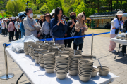 [경기티비종합뉴스] 양평 용문산 산나물축제, “다회용기 사용으로 친환경 축제 한 걸음 더”
