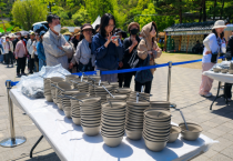 [경기티비종합뉴스] 양평 용문산 산나물축제, “다회용기 사용으로 친환경 축제 한 걸음 더”