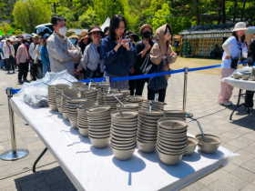 [경기티비종합뉴스] 양평 용문산 산나물축제, “다회용기 사용으로 친환경 축제 한 걸음 더”