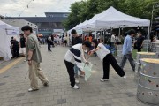 [경기티비종합뉴스] 경기도시장상권진흥원 김민철 원장, 오산 오색시장 야맥축제서 ESG 캠페인 전개…플로깅·친환경 소비문화 확산 앞장