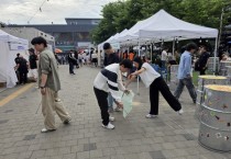 [경기티비종합뉴스] 경기도시장상권진흥원 김민철 원장, 오산 오색시장 야맥축제서 ESG 캠페인 전개…플로깅·친환경 소비문화 확산 앞장