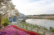 [경기티비종합뉴스] 시흥시, 분홍빛 철쭉 바다 ‘소문난 꽃의 낙원 은계호수공원 오난산